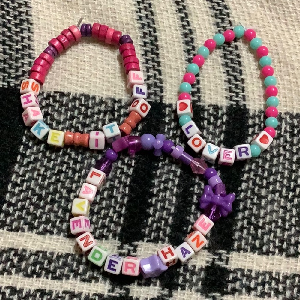 Taylor swift random bracelet bundle